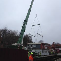 BMS-kran flytter 20 tons tungt skur i Den Gamle By